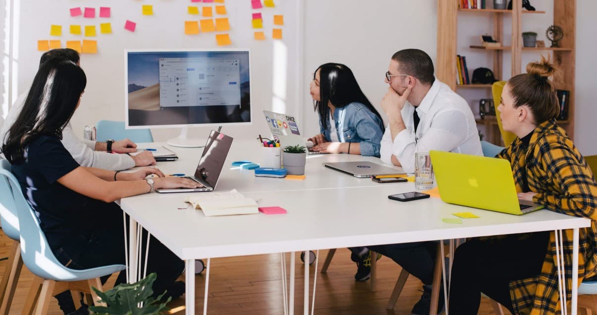 The Top 10 Competitor Benchmarking Tools for 2025