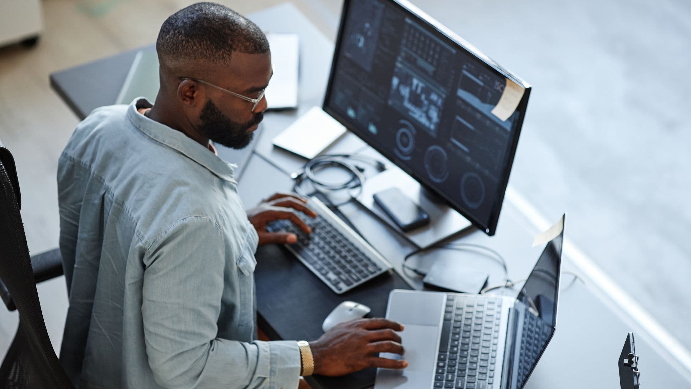 Market Intelligence: 4 Keys to Competitive Advantage | Guide